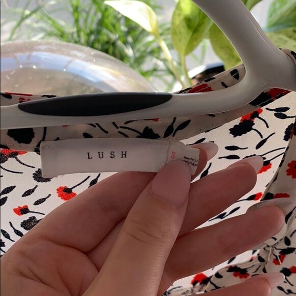 LUSH | Tunic Blouse with V-neck - Picture 3 of 9